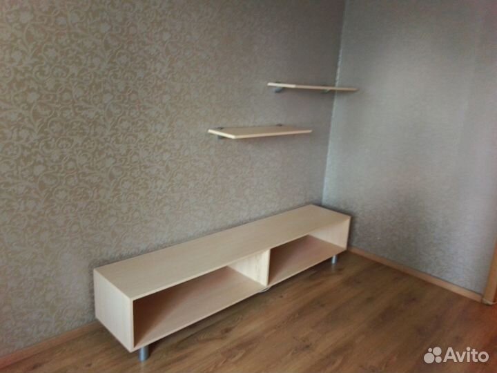 Продаются подставка под телевизор и две наст.полки