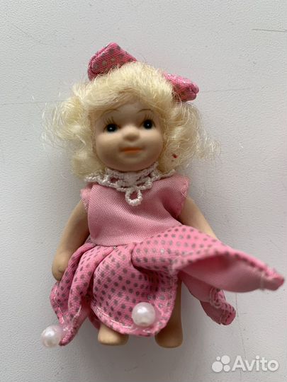 Кукла фарфоровая