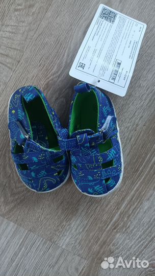 Сандали новые