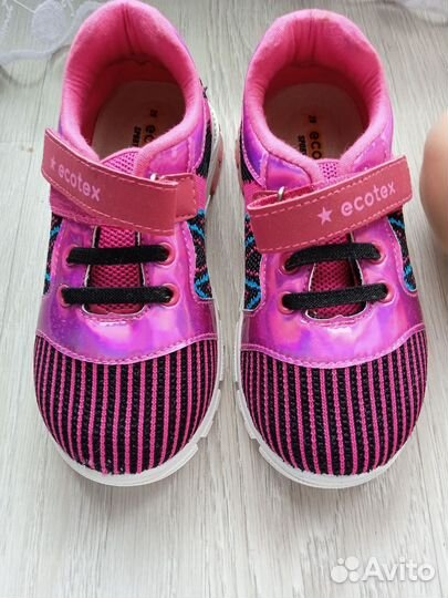Кроссовки для девочки
