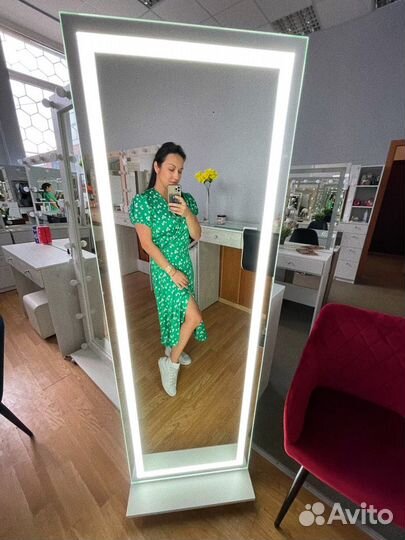 Гримерное зеркало / Зеркало с подсветкой