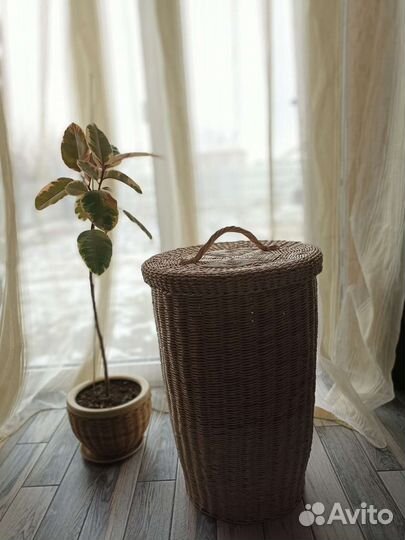 Корзина плетеная из бумажной лозы