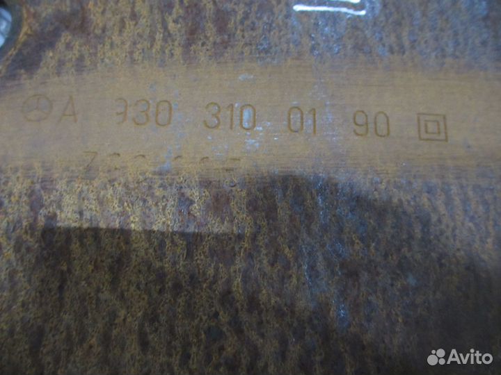 Кронштейн усилителя бампера правый Mercedes-Benz A