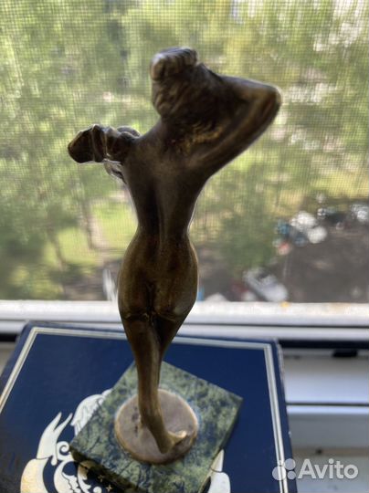 Бронзовая статуэтка Девушка