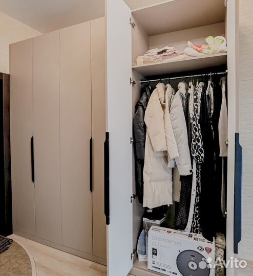 Распашной шкаф на заказ. Производство