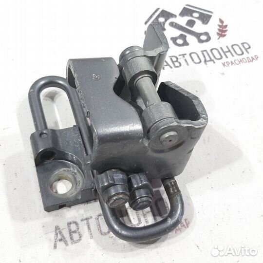 Петля двери нижняя задняя левая Volkswagen Golf