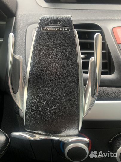 Зарядное устройство- держатель телефона