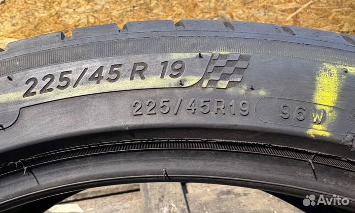 Michelin Pilot Sport 4 225/45 R19