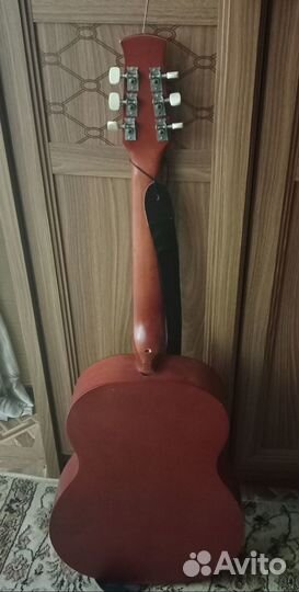 Акустическая гитара 