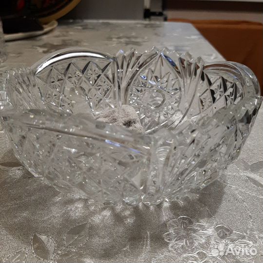 Хрустальные вазы конфетницы