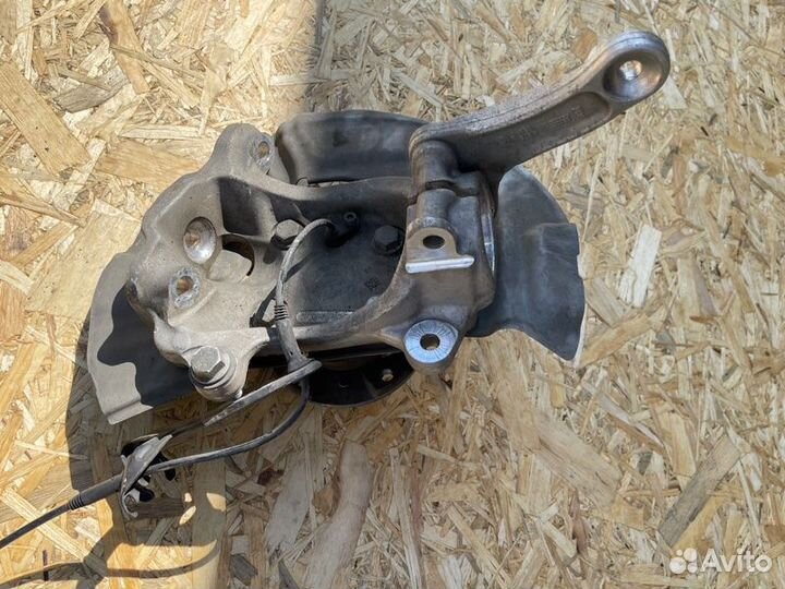 Кулак поворотный передний правый Bmw M5 E60 S85