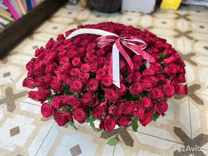 201 роза в корзине