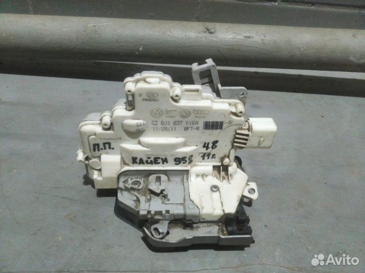 Замок боковой двери передний правый Porsche