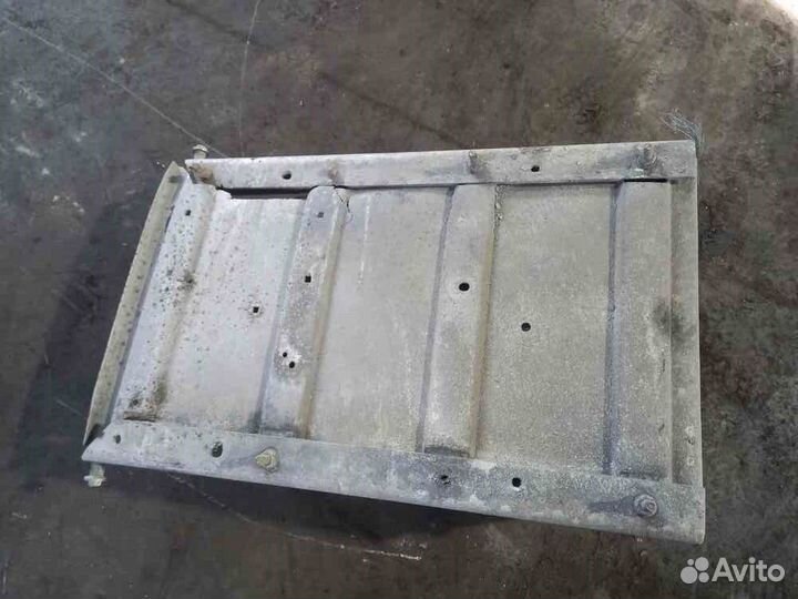 Ящик аккумуляторный International