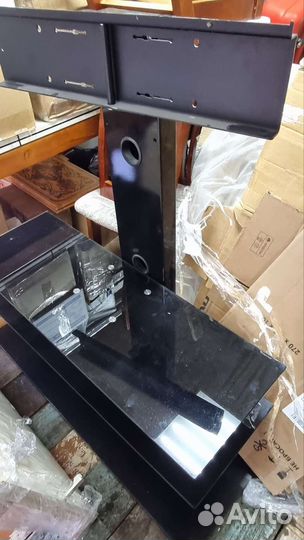 Стеклянная тумба под тв с кронштейном (фирма mart)