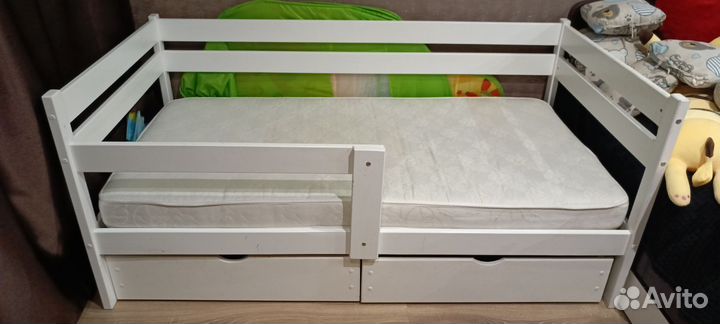 Кровать с матрасом