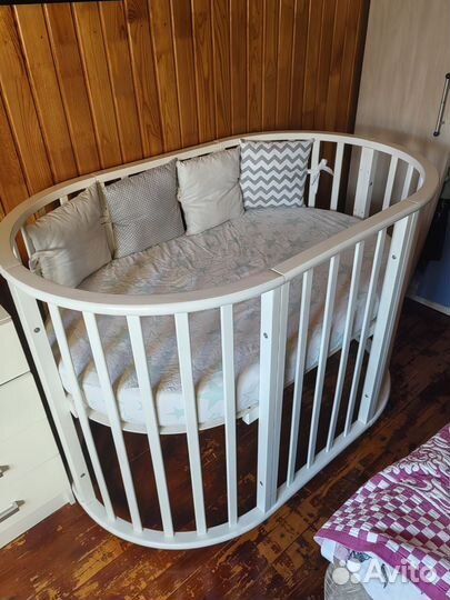 Детская кроватка с маятником круглая