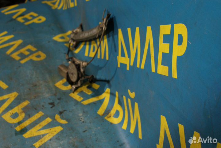 Передний правый стеклоподъемник Nissan Maxima a32