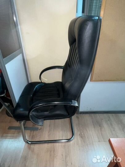 Компьютерное офисное кожаное кресло