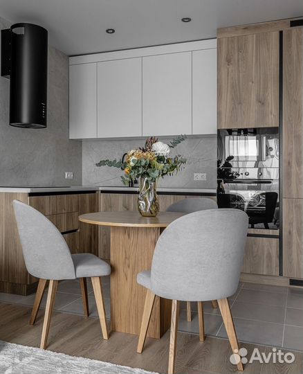 Стол из натурального дерева