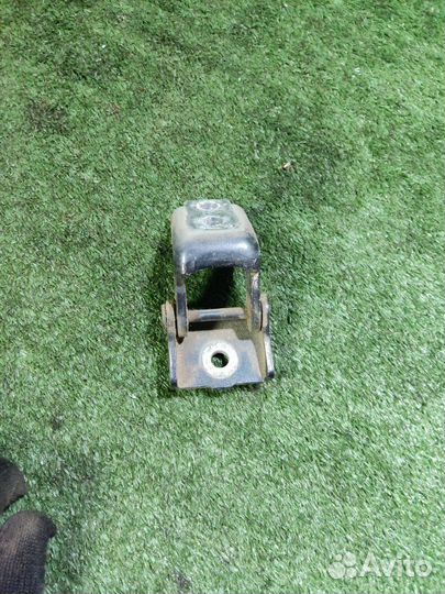 Петля двери передняя правая Renault Megane 3