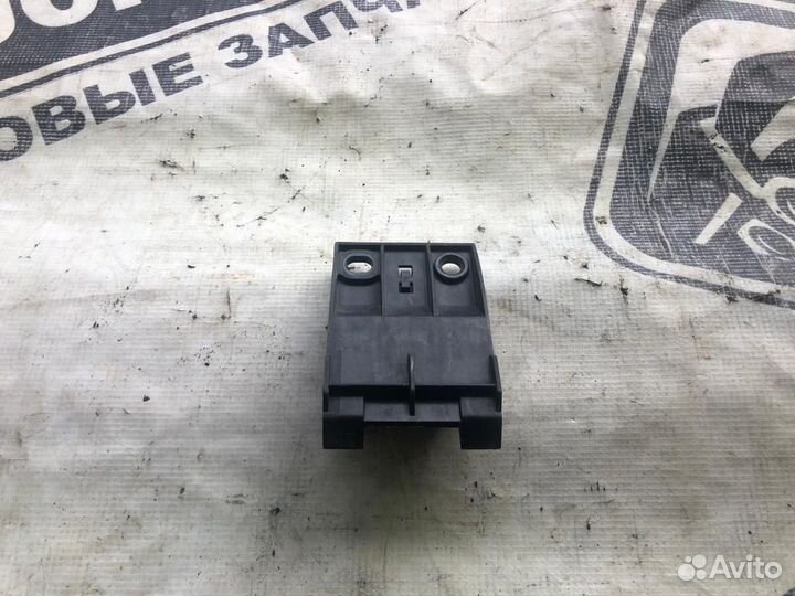 82270272 Кронштейн жабо для Renault T