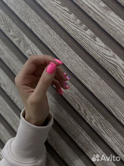 Модель на маникюр, гель лак