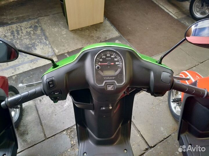 Скутер Honda Tact