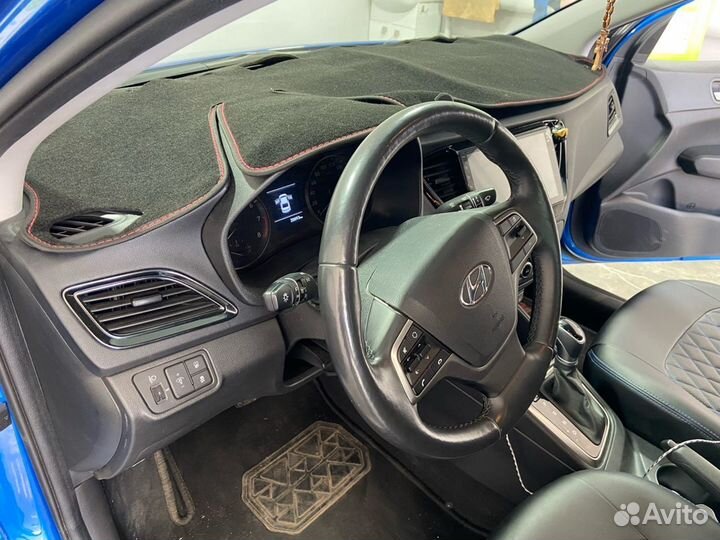 Накидка на панель Hyndai solaris 17+