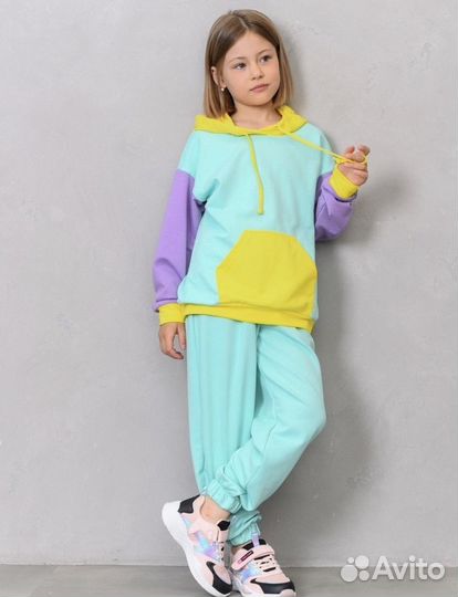 Спортивный костюм для девочки 134-140