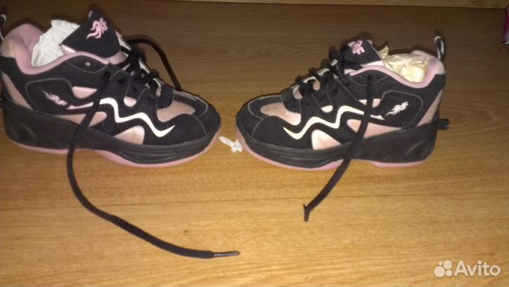 Кроссовки- ролики (hellys)