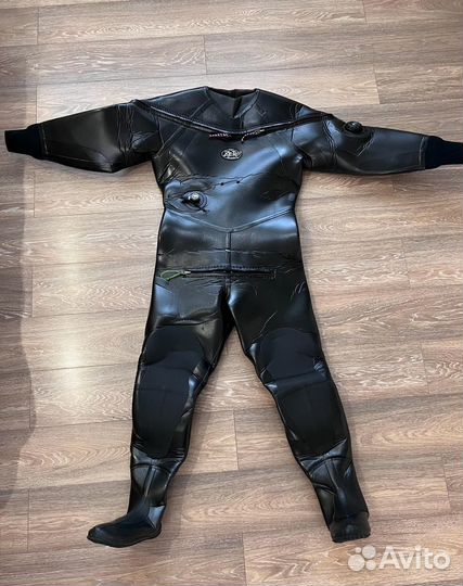 Сухой гидрокостюм