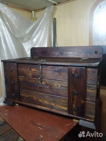 Сундук деревянный