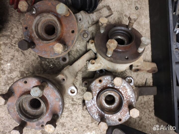 Поворотные кулаки 2109