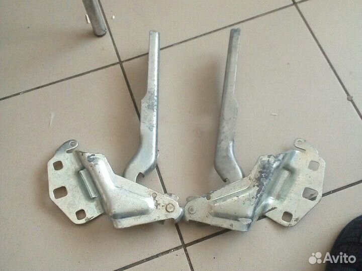 Петли капота Фольцваген