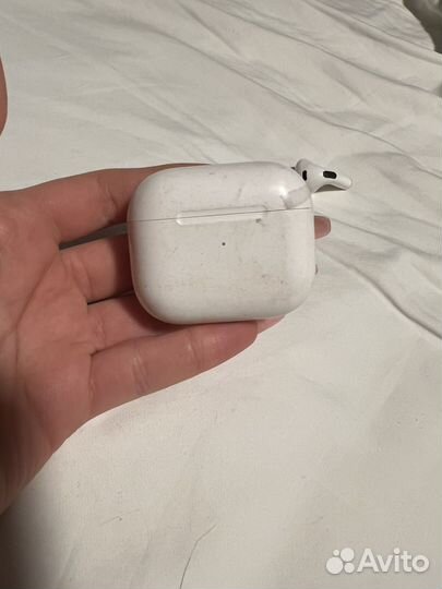 Кейс для airpods с одним правым наушником