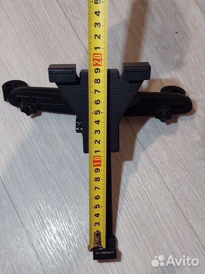 Держатель для планшета на подголовник