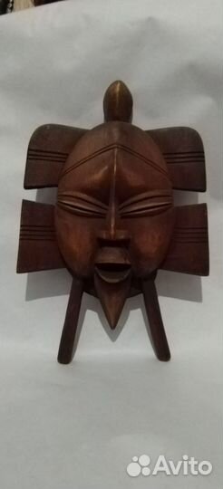 Маска из дерева