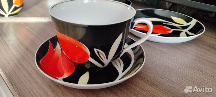 Чайный сервиз Тюльпаны на черном 1966 г