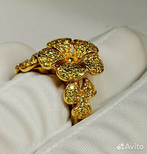 Кольцо с синтетическим камнем Золото