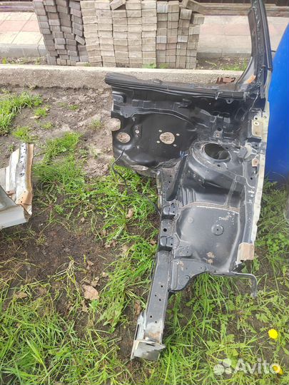 Передняя четверть Лансер 10 правая левая