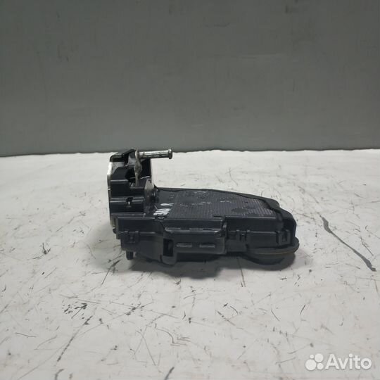 Замок задней правой двери Toyota RAV4 XA30