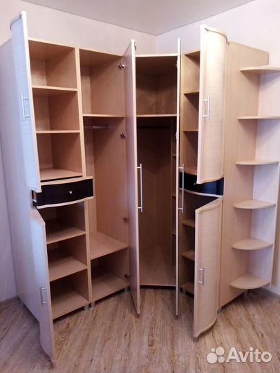 Угловой шкаф