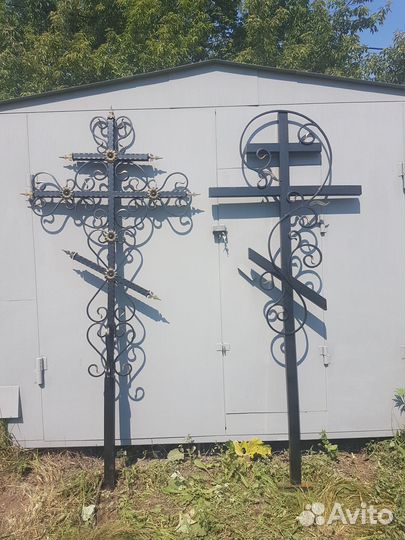 Ограды на кладбище.Кресты кованые.Лавочки,столики