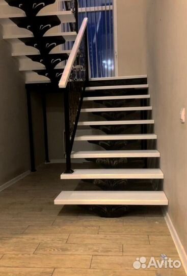 Лестница прямая на металлокаркасе