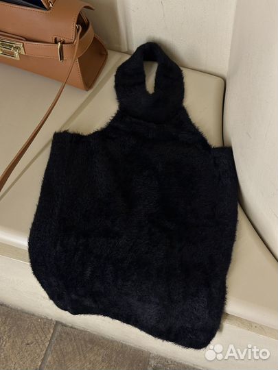 Пушистый топ с открытой спиной