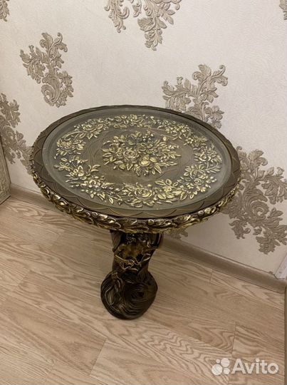 Декоративный столик