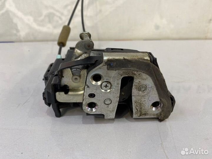 Замок двери задний левый Toyota Camry XV40