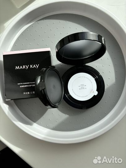 Тональная основа-кушон Mary Kay