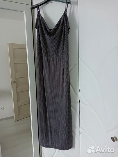 Вечернее платье 46 размера на бретелях